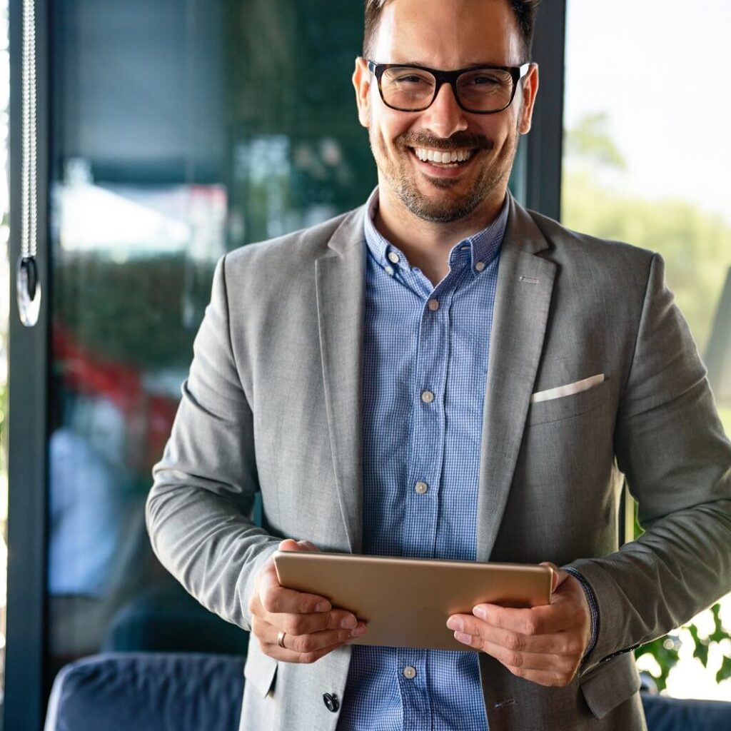 portrait of happy succeffsul young business man le hxu7xmn.jpg