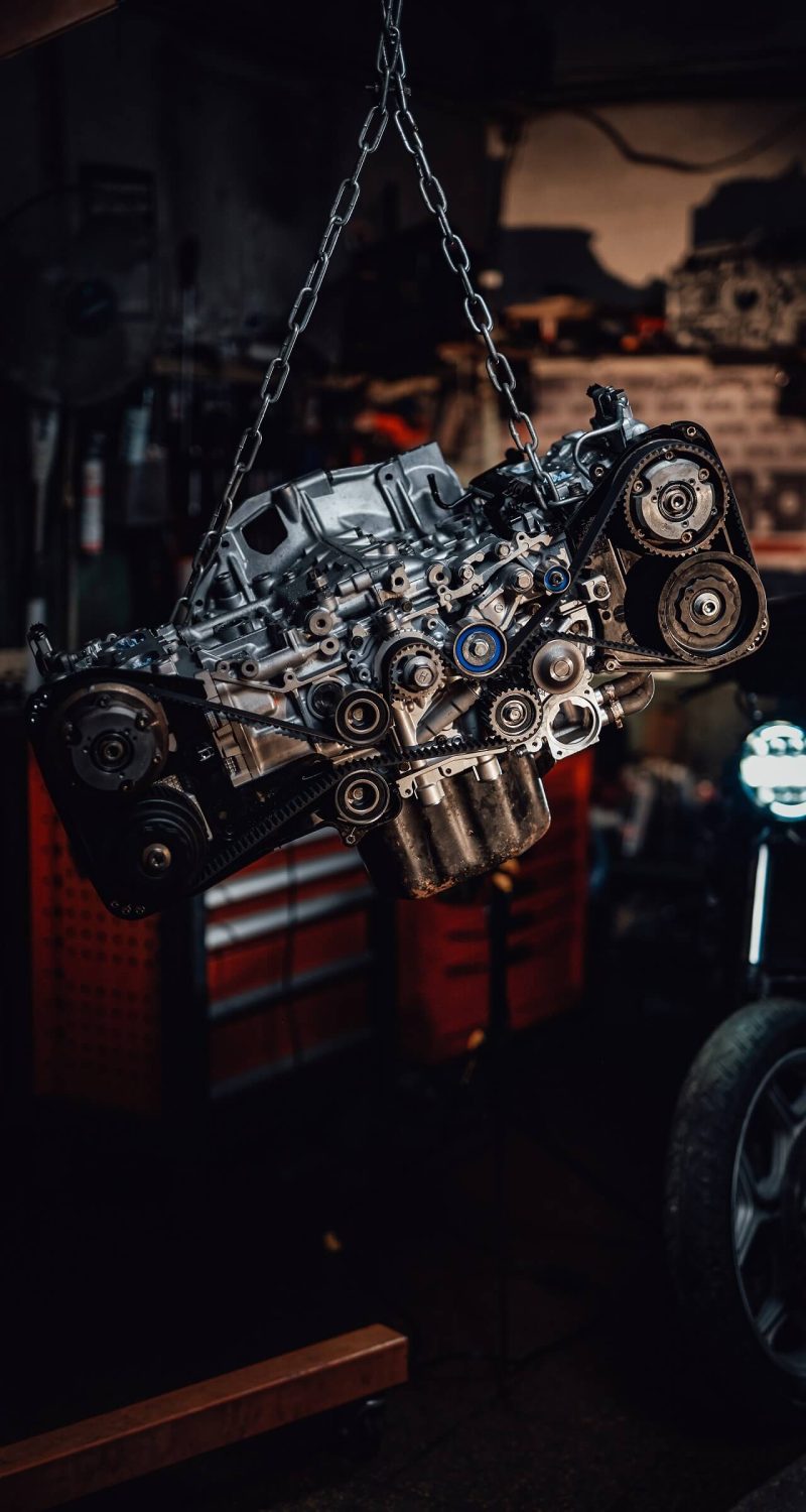 chained motorcycle motor yvx87pd.jpg